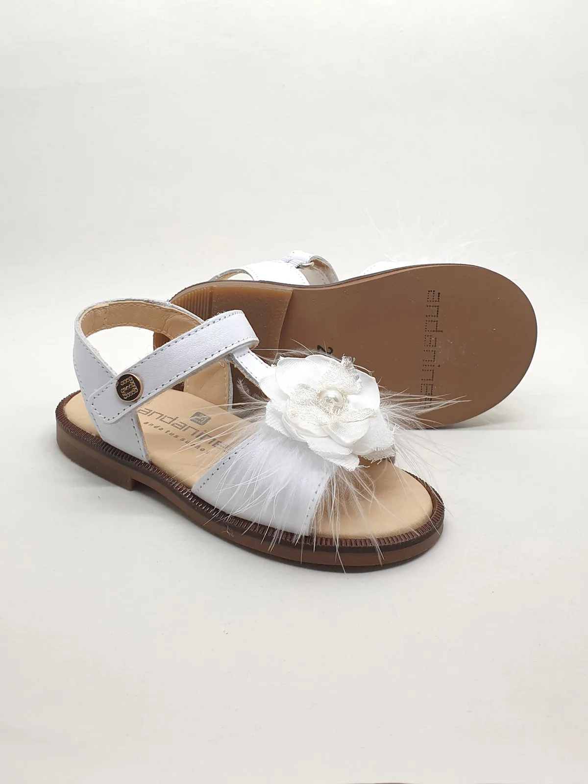 Andanines leather sandals with feathers